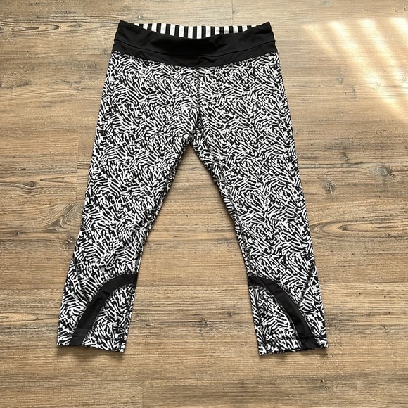 Lululemon Run Inspire Crop II Luxtreme Workout Yoga Leggings Activewear size 8 - Picture 9 of 9